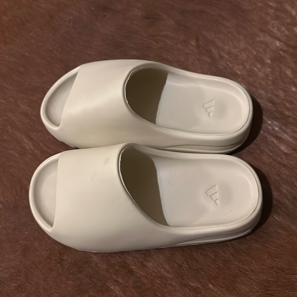 Adidas Yeezy Slides - Size 5 (36)